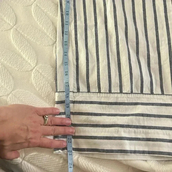 EUC Foxcroft NYC wide leg crop white & navy linen cotton blend pant.Fit like 10 - Picture 8 of 9